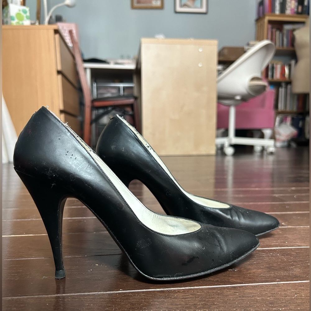 Vintage pumps size 8 narrow 1970s RARE!!